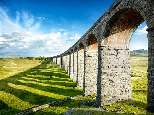 Going on a School Trip? Here’s 6 Of The UK’s Most Scenic Roads