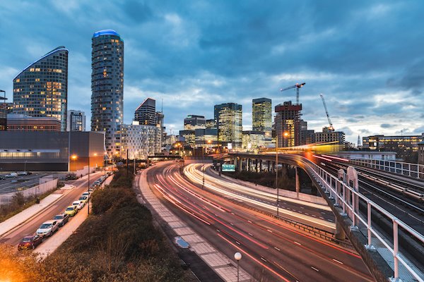 TFL and London Borough Councils to issue £160 fines for cars veering into cycle lanes