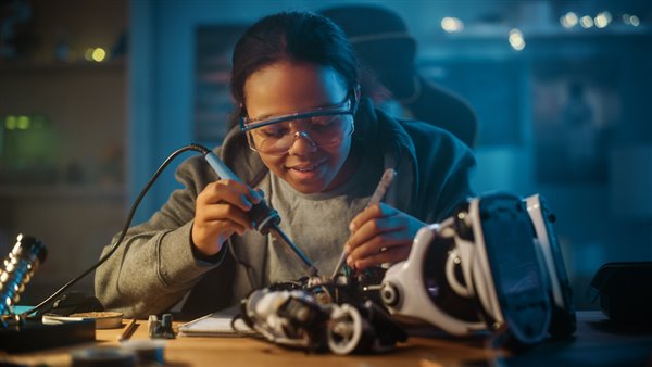 Manufacturing and AI courses to ‘give children a clearer pathway to work’ 