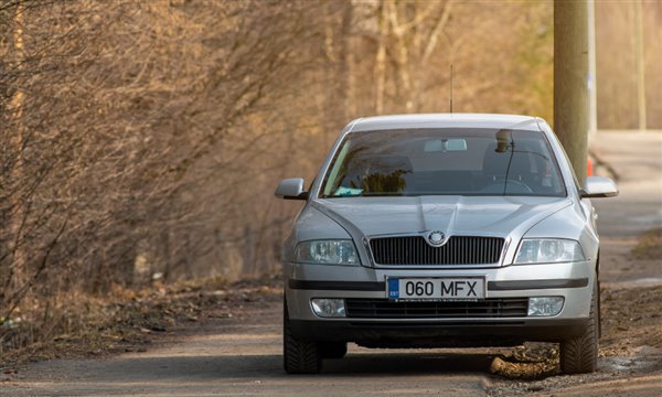 Antisocial pavement parking could cost offenders £70 under new proposals