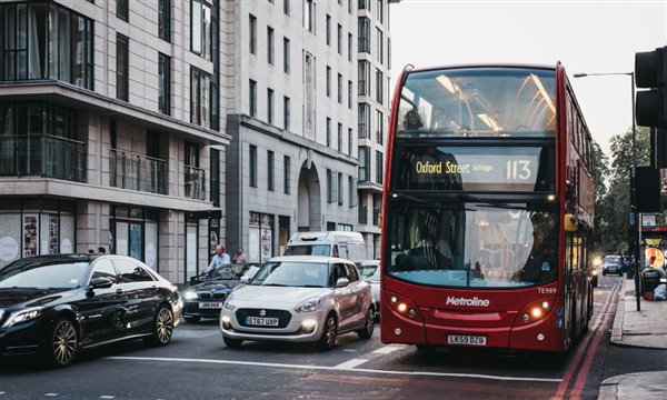 Can a minibus use a bus lane?